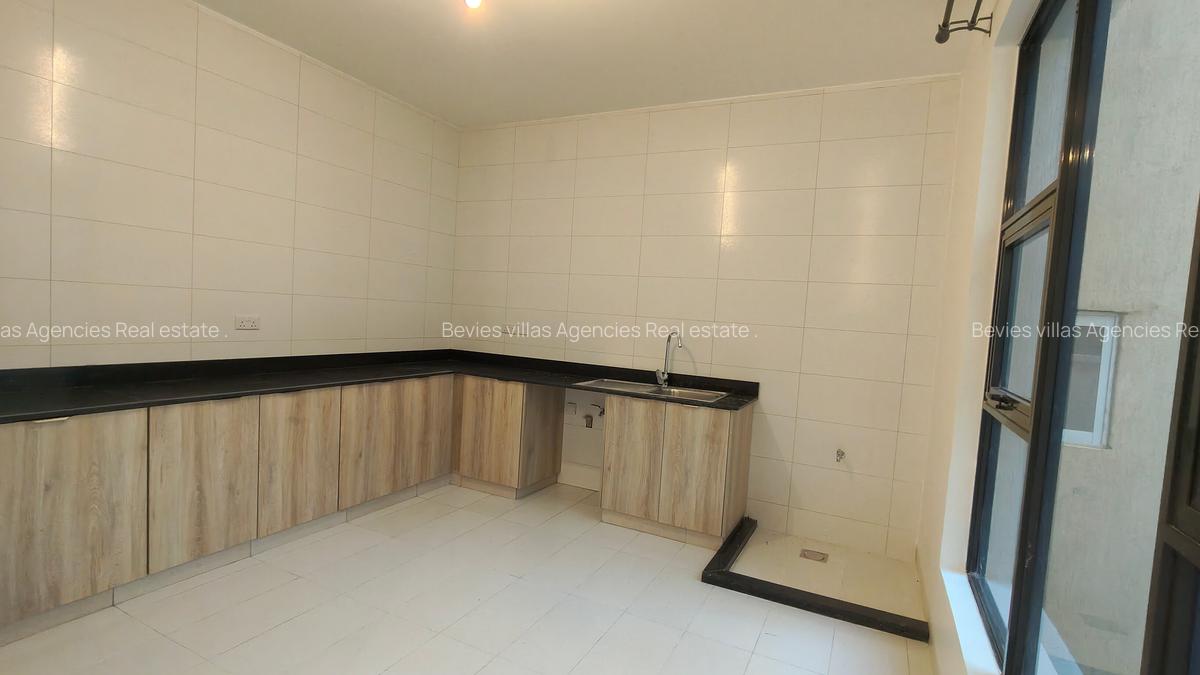 3 Bed Apartment with En Suite at Parklands - 13