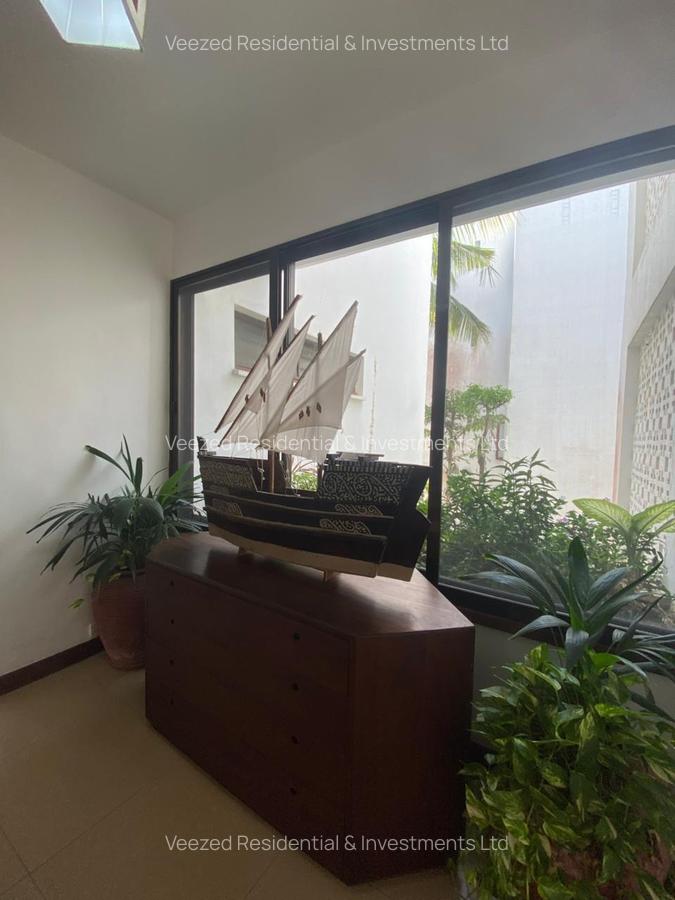 Furnished 3 Bed Apartment with En Suite in Nyali Area - 11