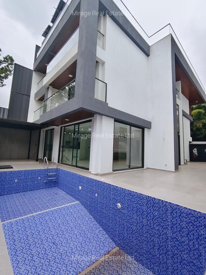 6 Bed Villa with En Suite in Lavington - 1