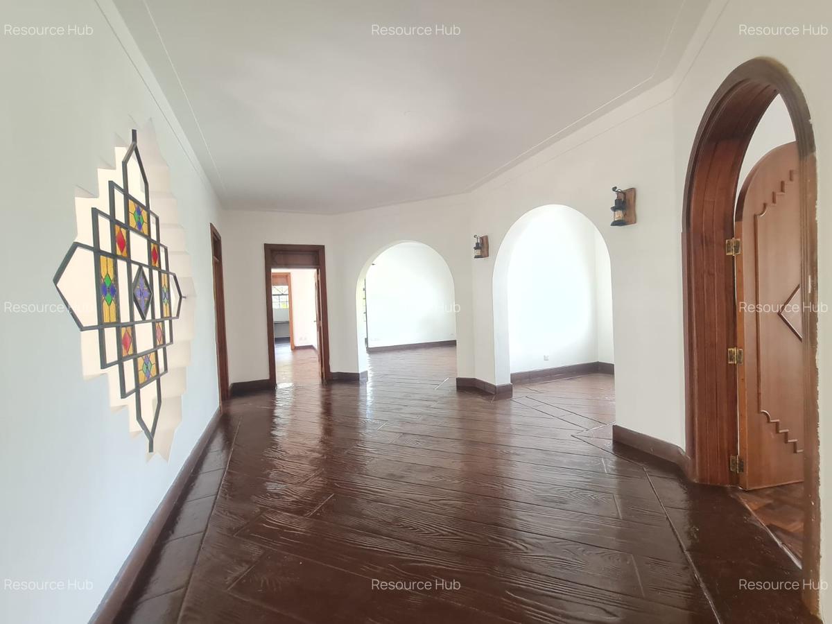 5 Bed House with En Suite at Nyari - 16