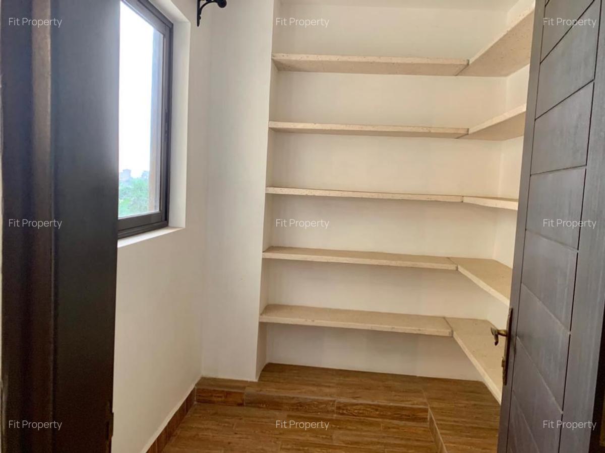 3 Bed Apartment with En Suite in Parklands - 5