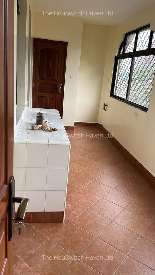 3 Bed Apartment with Swimming Pool at Near Brookside Gardens - 6