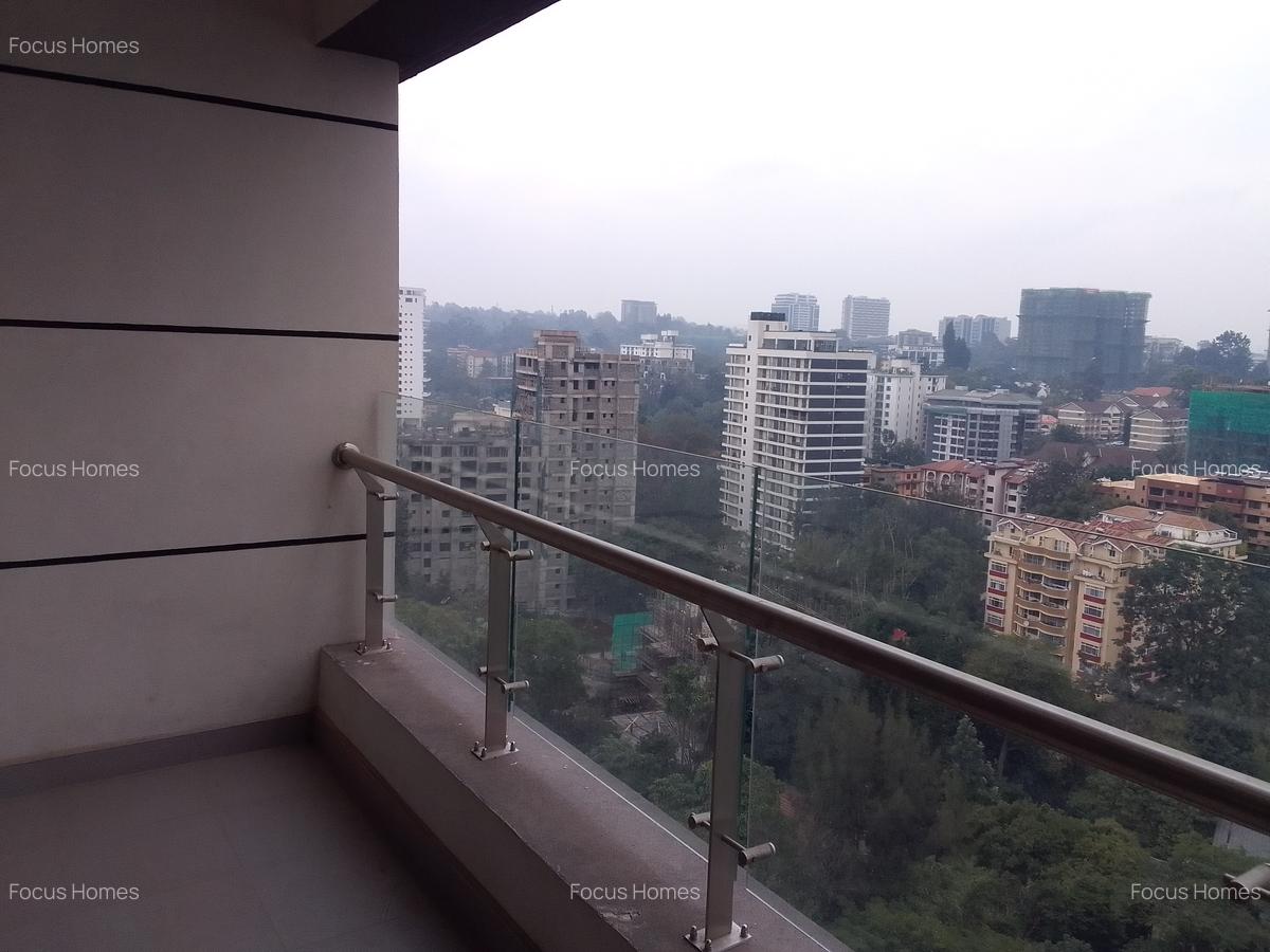 3 Bed Apartment with En Suite in Riverside - 5