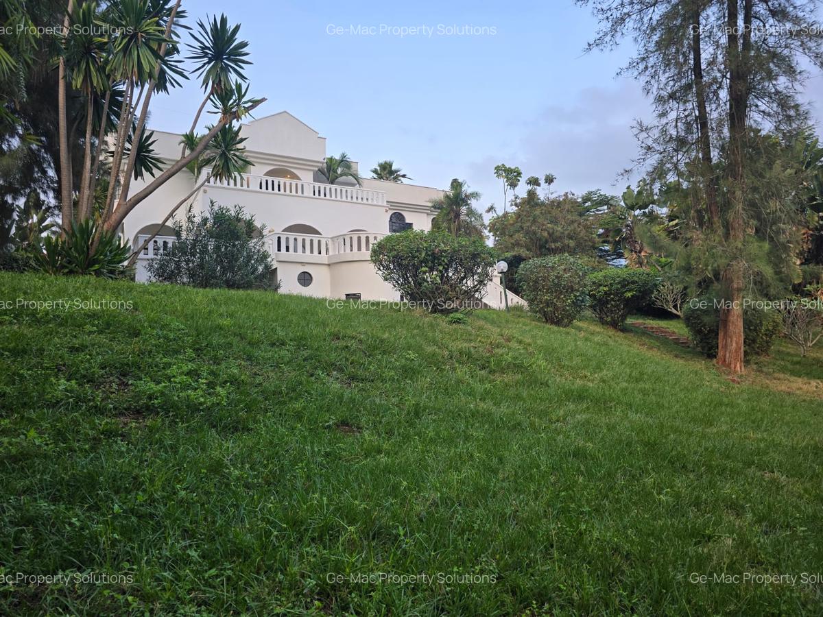 5 Bed House with En Suite in Nyari - 1