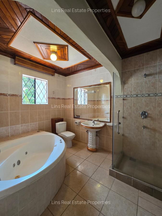 5 Bed House with En Suite in Runda - 10