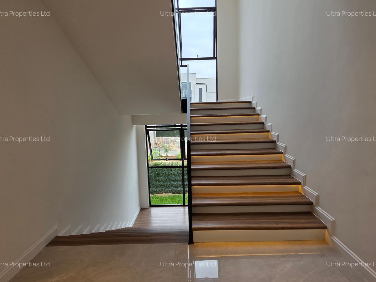 5 Bed Villa with En Suite in Runda - 11
