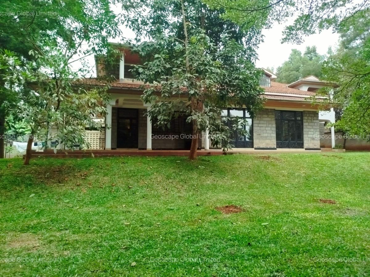 5 Bed House with En Suite in Runda - 1