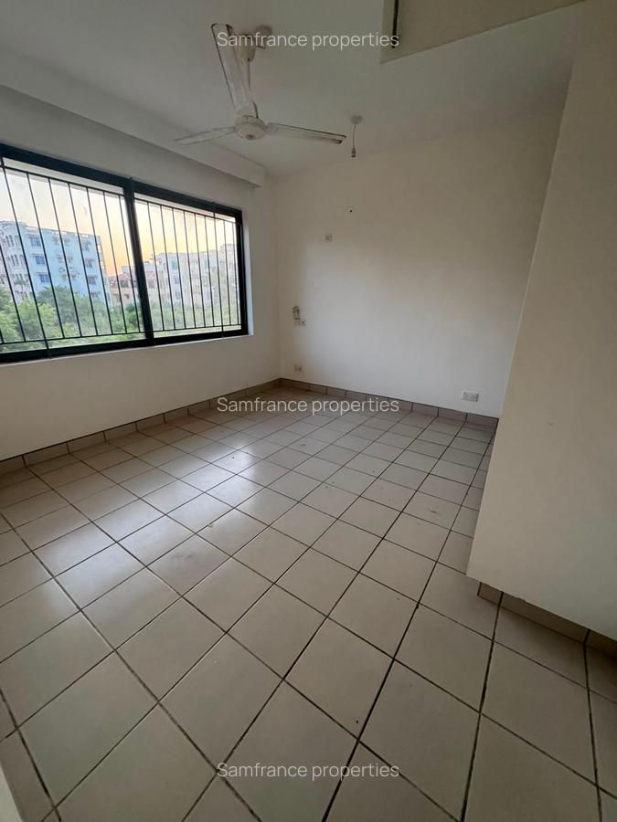 3 Bed Apartment with Borehole at Links Road - 4