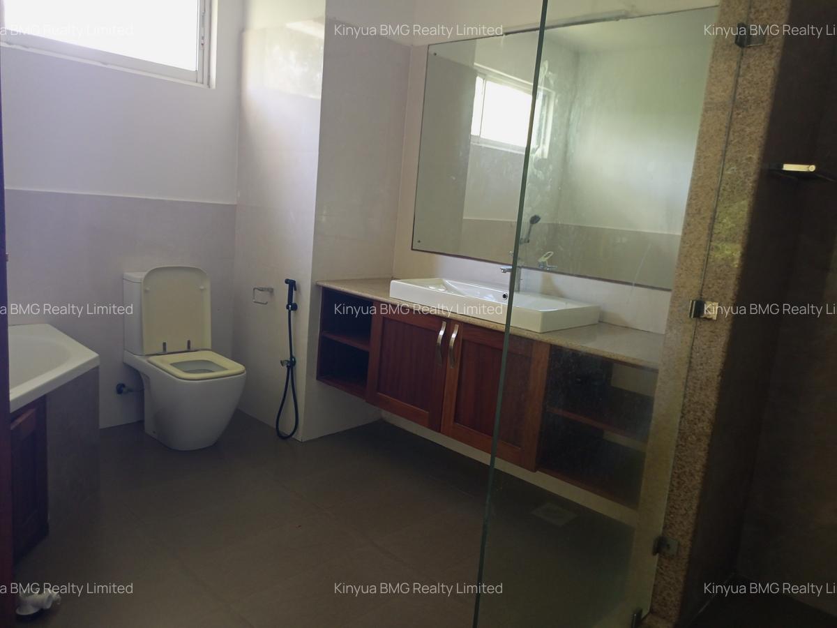 4 Bed Apartment with En Suite at Links Road - 6