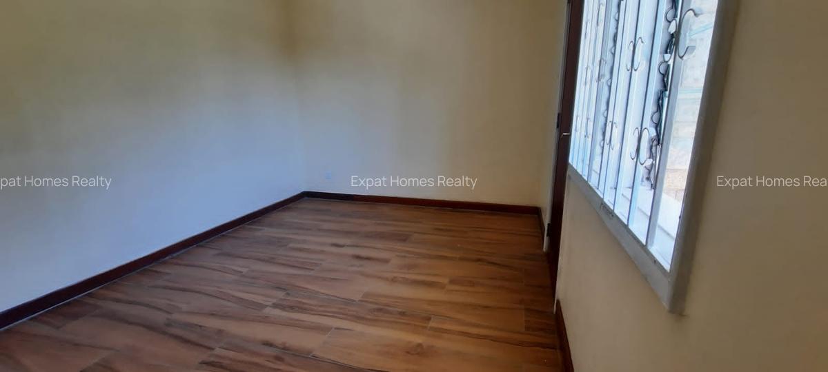 4 Bed House with Garden in Lavington - 6