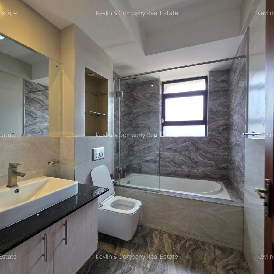 4 Bed Apartment with En Suite in Riverside - 15