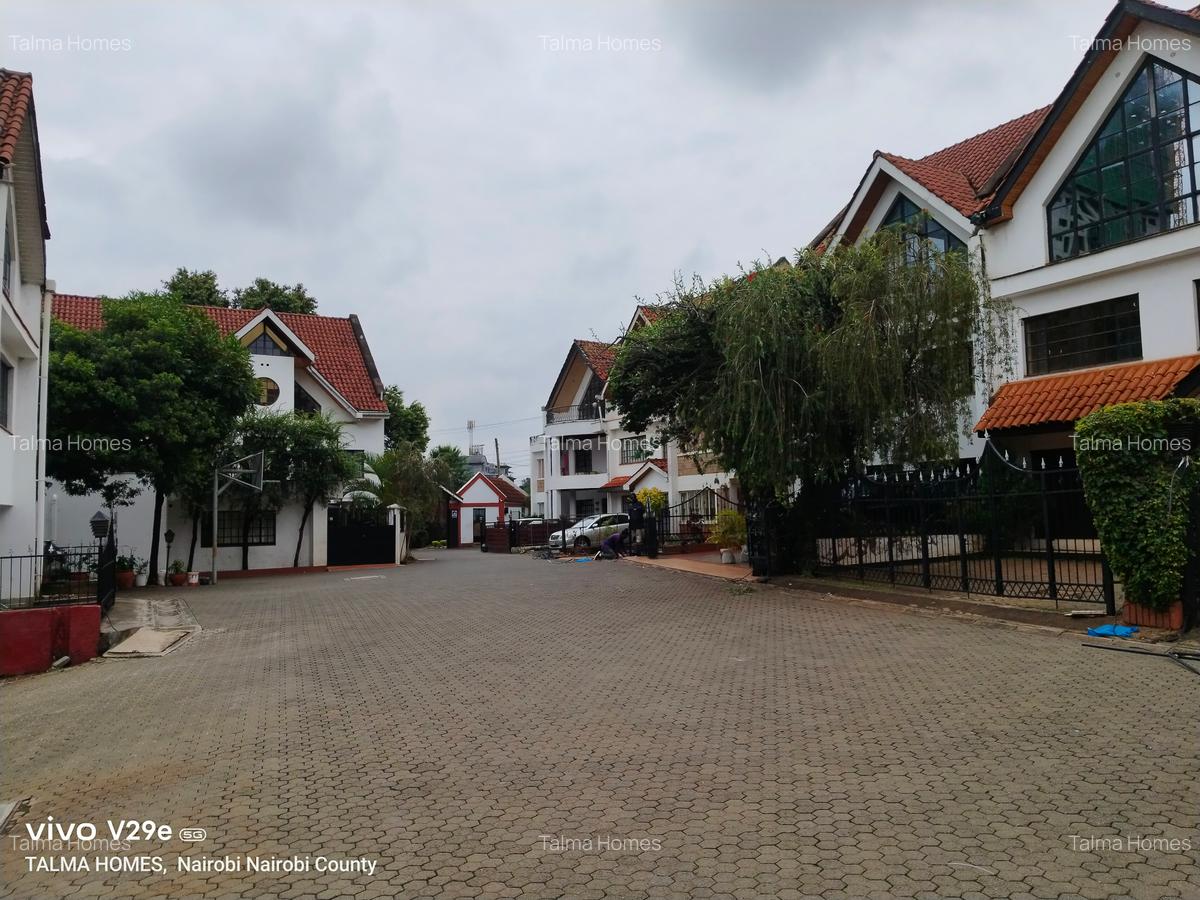 4 Bed Townhouse with En Suite at Off Brookside Grove - 6