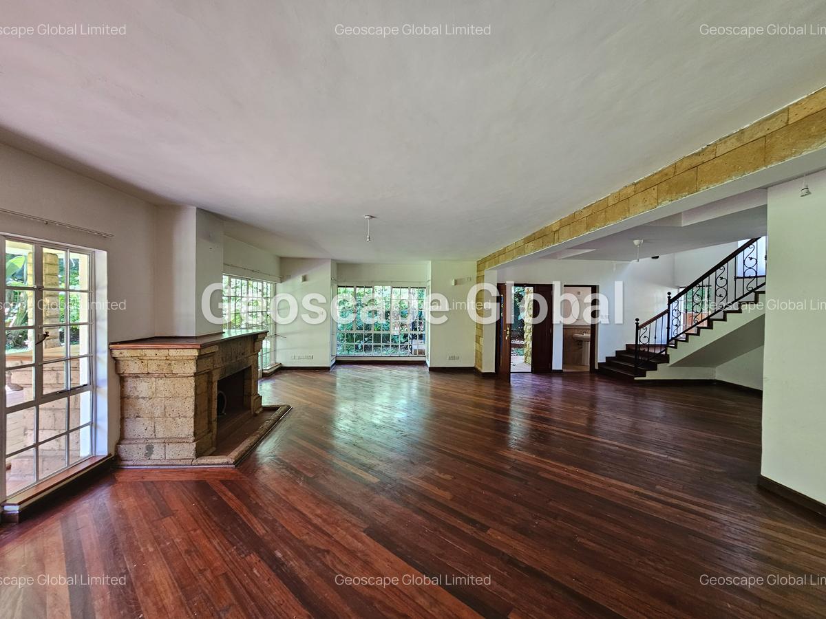 5 Bed House with En Suite in Rosslyn - 2