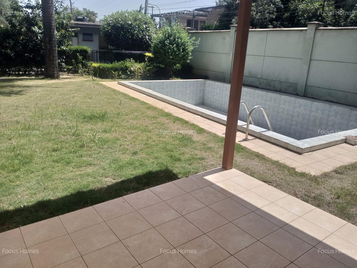 5 Bed Townhouse with En Suite in Lavington - 3