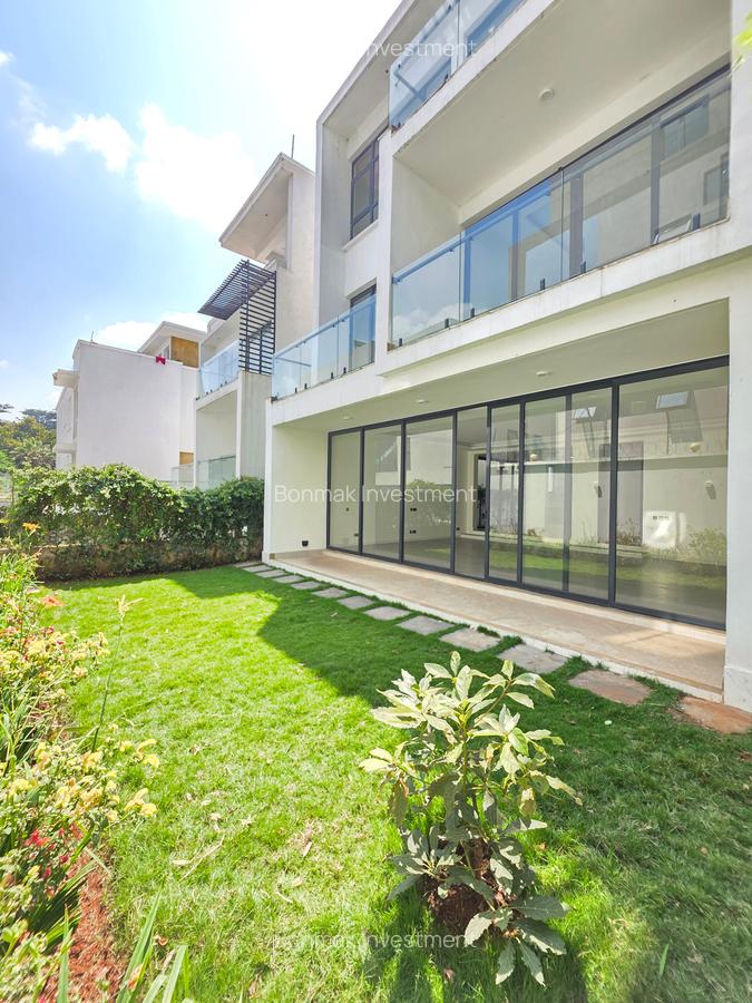5 Bed Townhouse with En Suite at Lavington Green - 1
