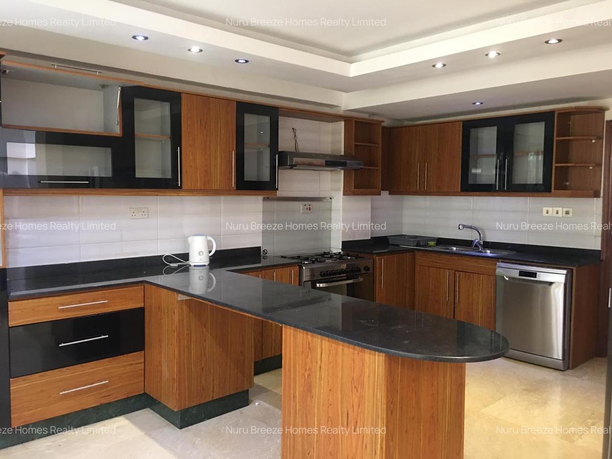 5 Bed Townhouse with En Suite in Lavington - 13