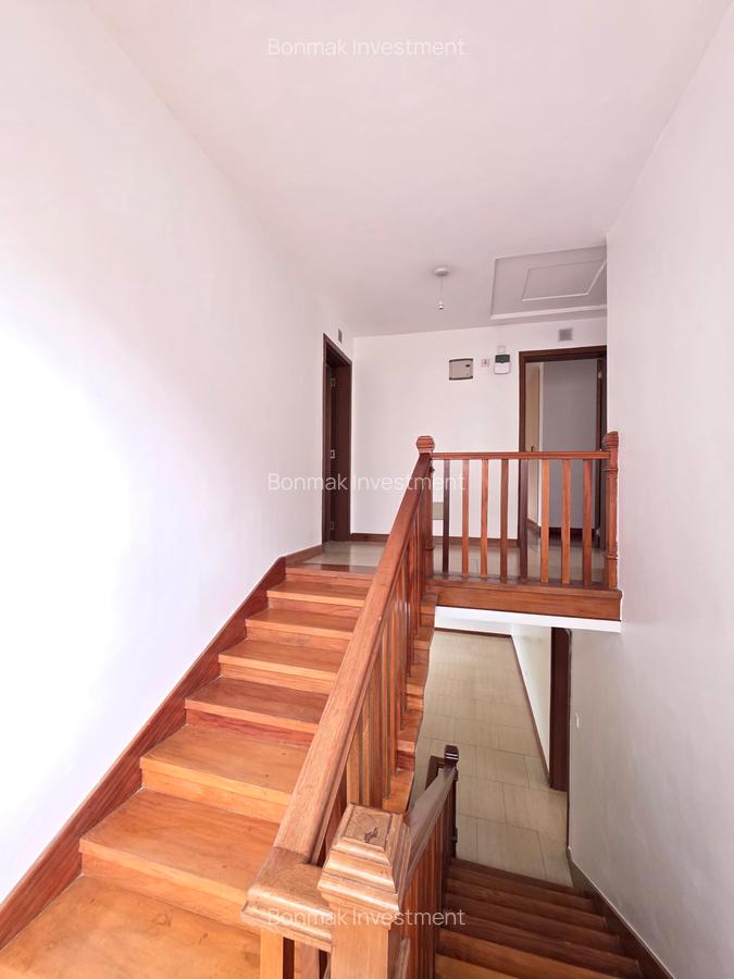 5 Bed Townhouse with En Suite at Lavington Green - 11