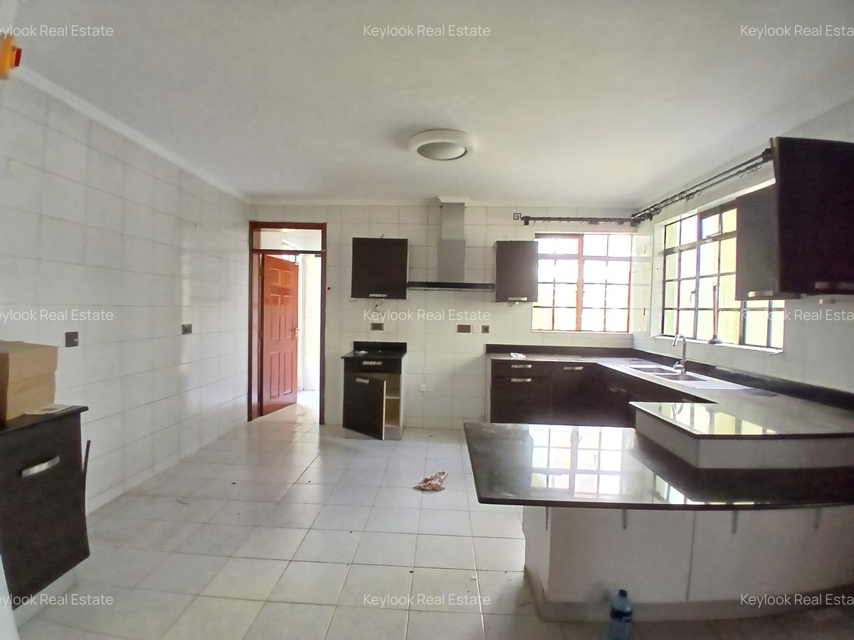 5 Bed Townhouse with En Suite at Lavington Green - 10