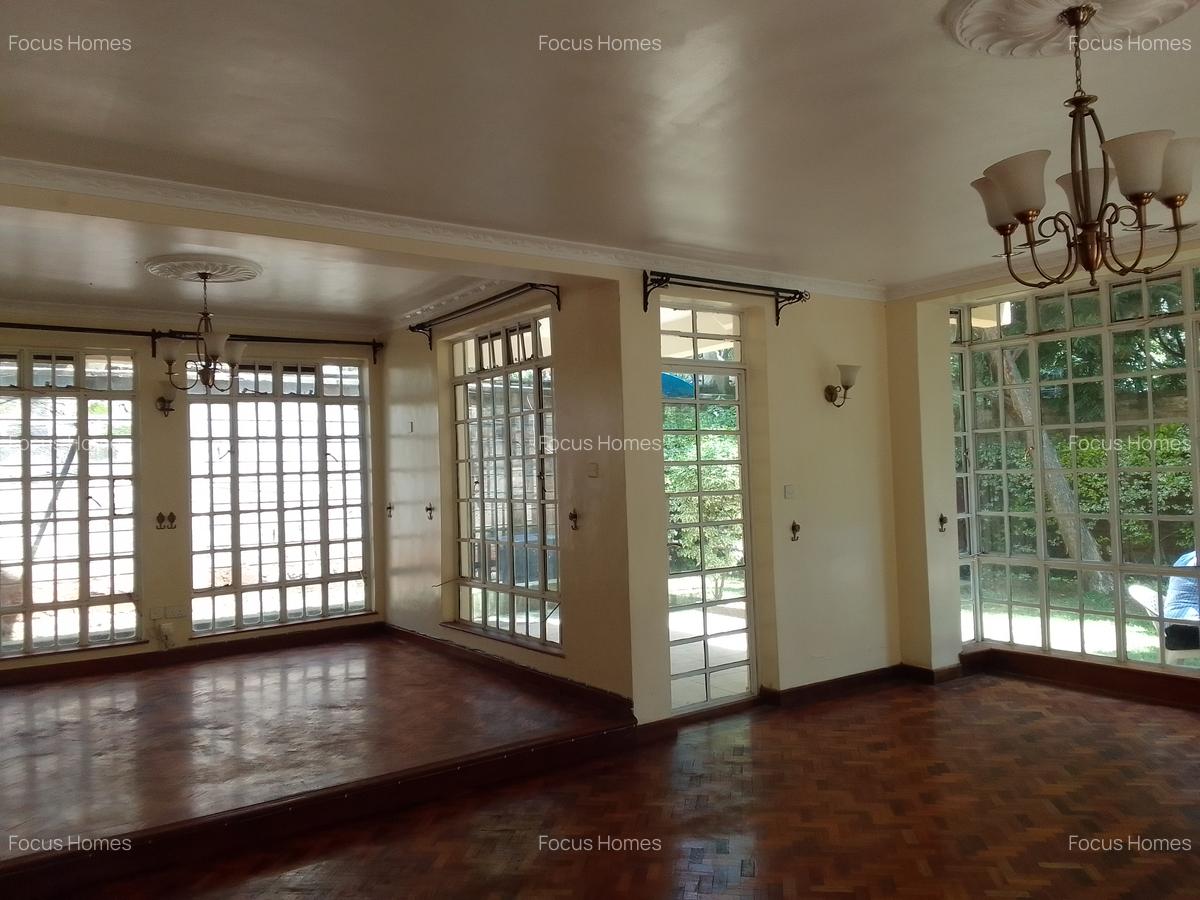 5 Bed Townhouse with En Suite in Lavington - 19