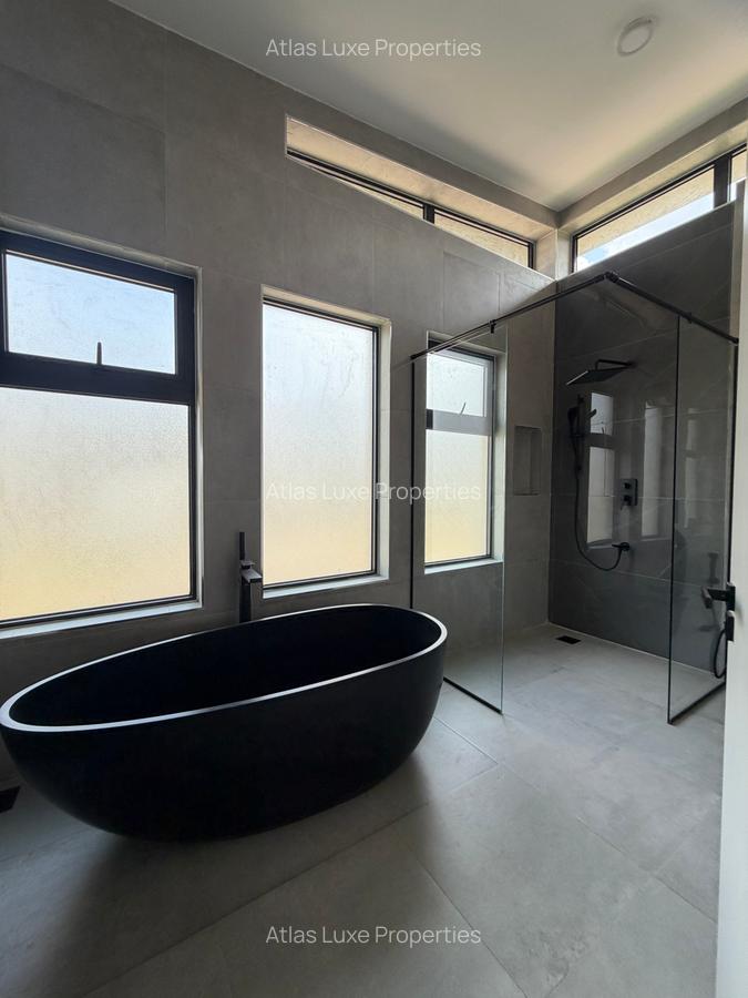 5 Bed Townhouse with En Suite at Old Runda - 9