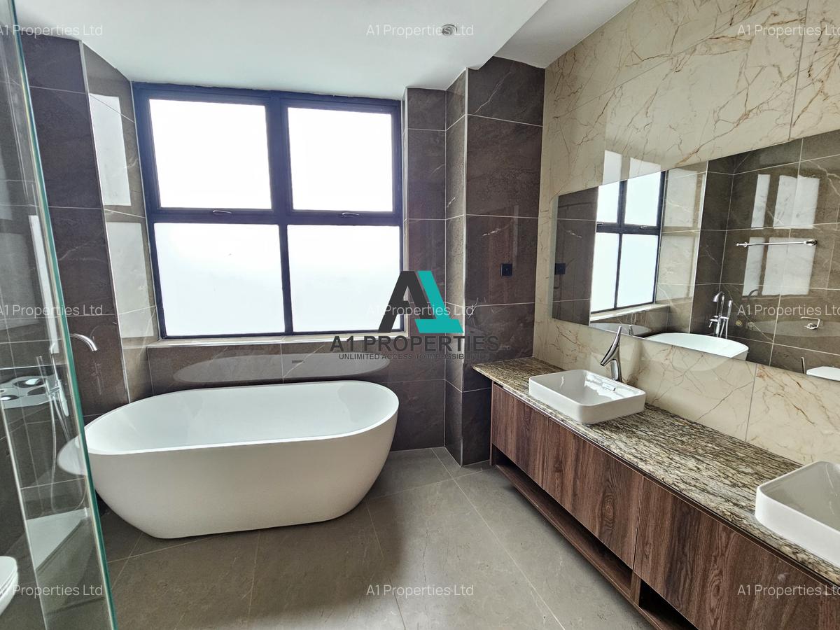 4 Bed Apartment with En Suite in Riverside - 13