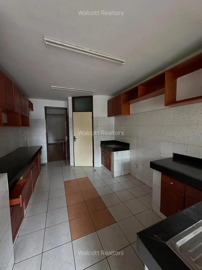 3 Bed Apartment with En Suite in Kileleshwa - 3