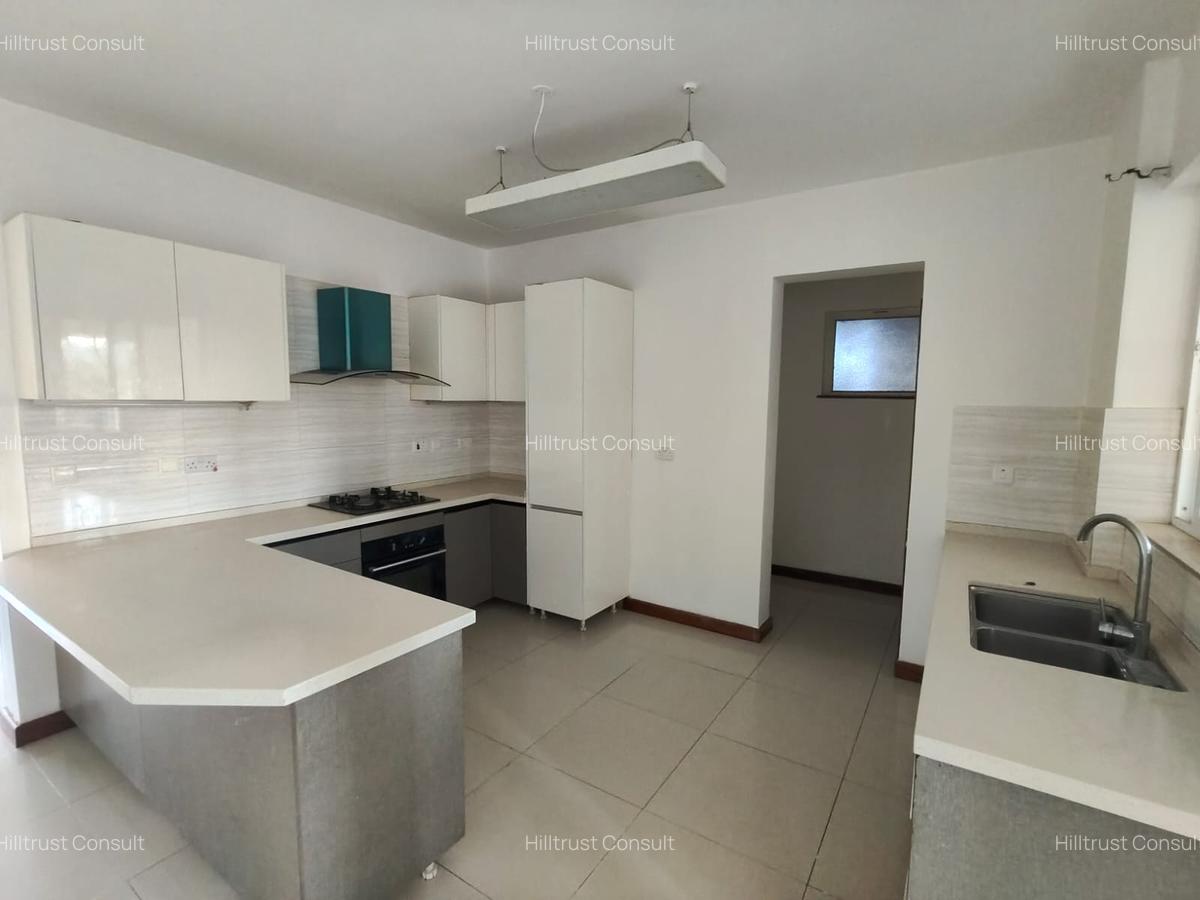 4 Bed Apartment with En Suite in Parklands - 6