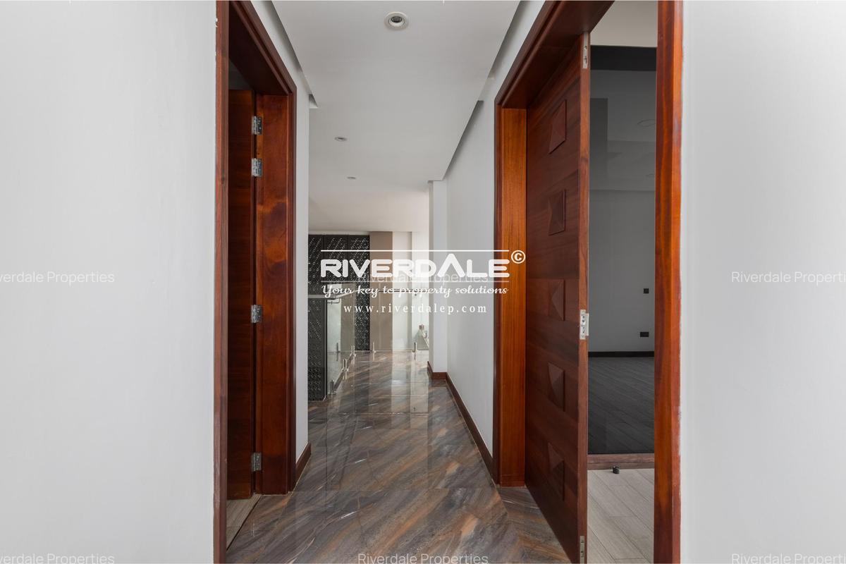5 Bed Apartment with En Suite in General Mathenge - 12