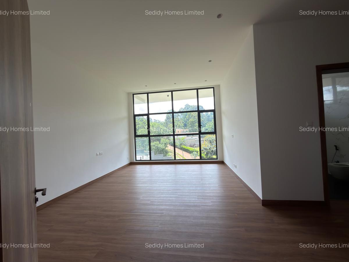 5 Bed Villa with En Suite in Nyari - 6