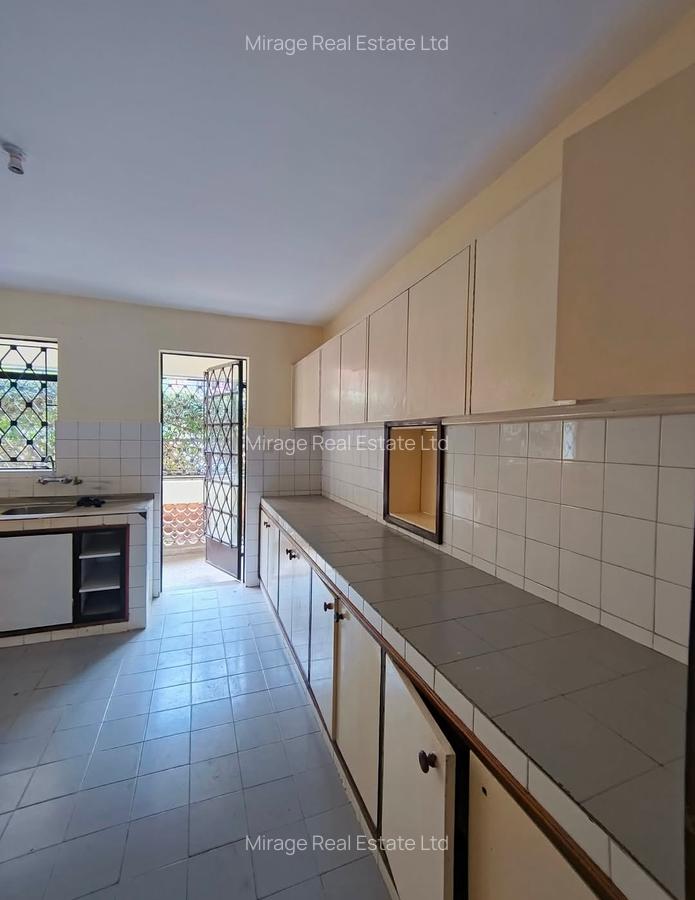 4 Bed Apartment with Swimming Pool in Kilimani - 9