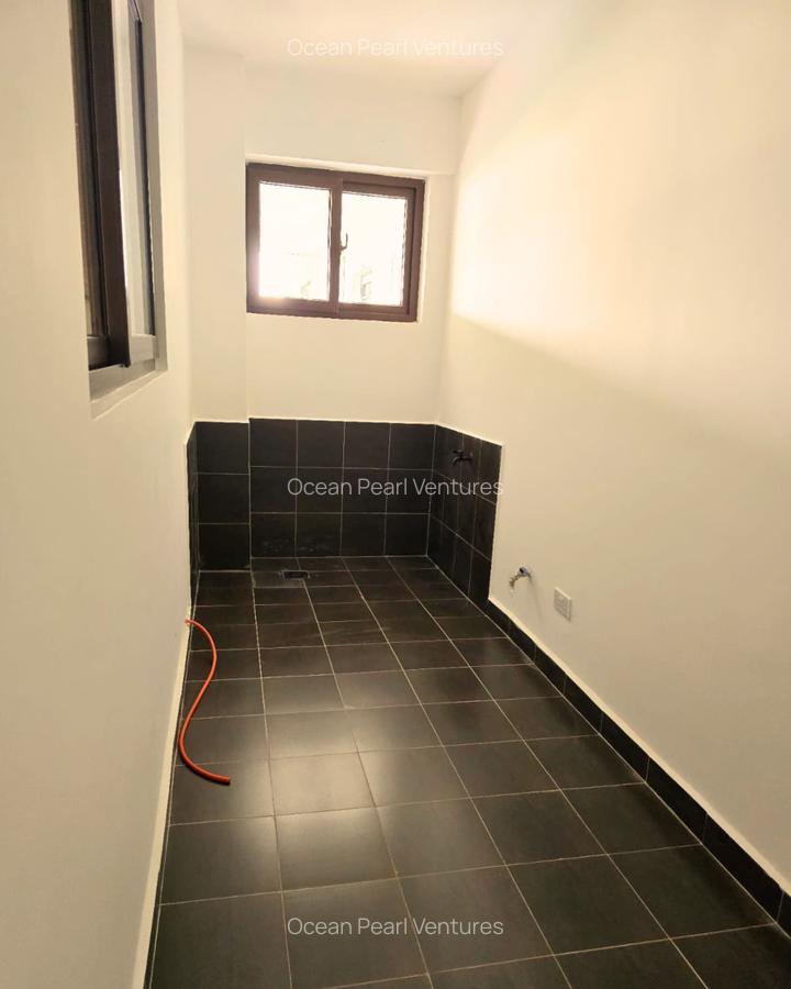 2 Bed Apartment with En Suite at Lantana - 14
