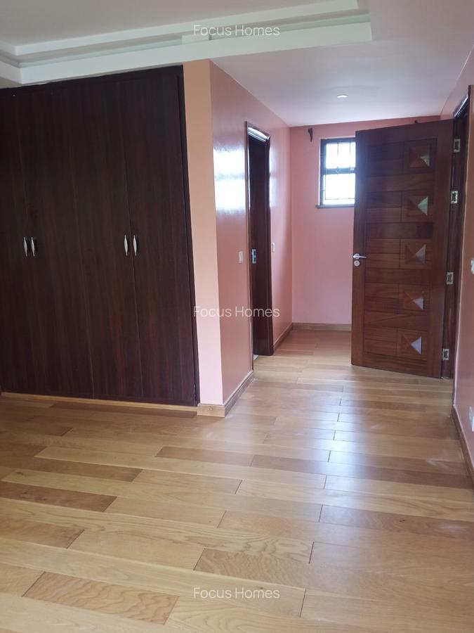 4 Bed Townhouse with En Suite in Lavington - 7