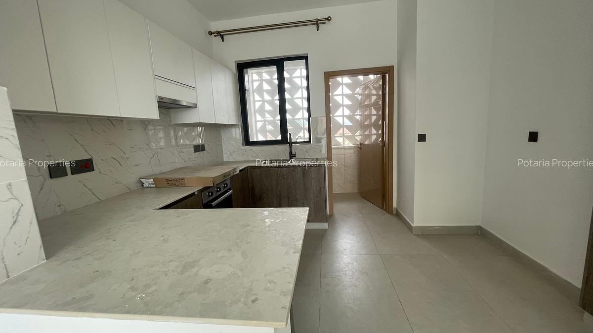 2 Bed Apartment with En Suite in Brookside - 9