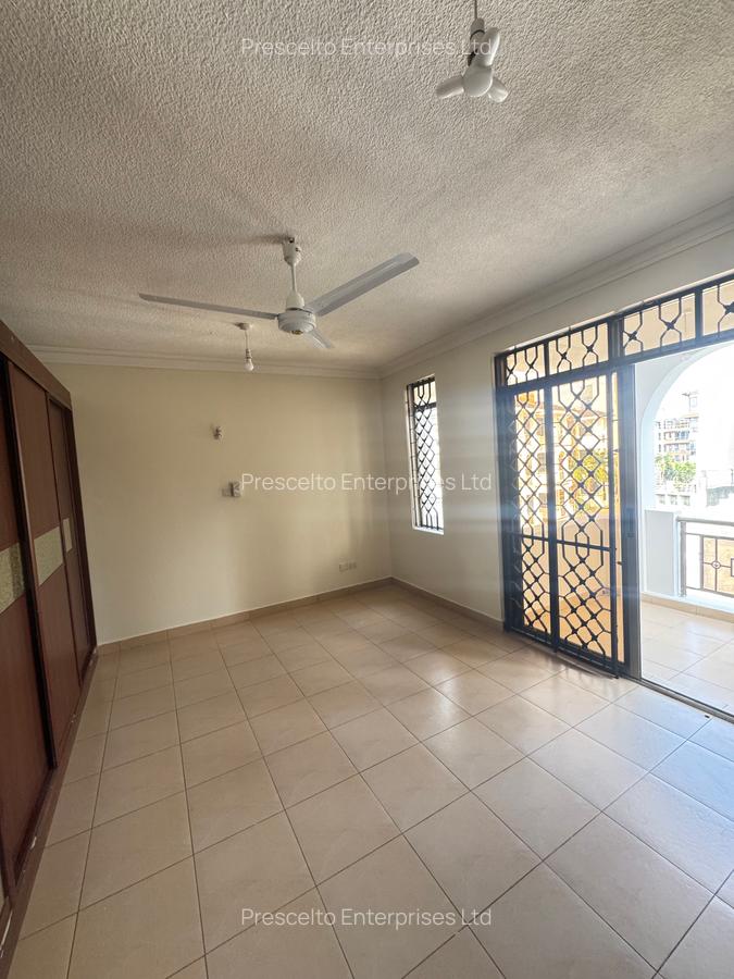 2 Bed Apartment with En Suite at Off Links Road - 10