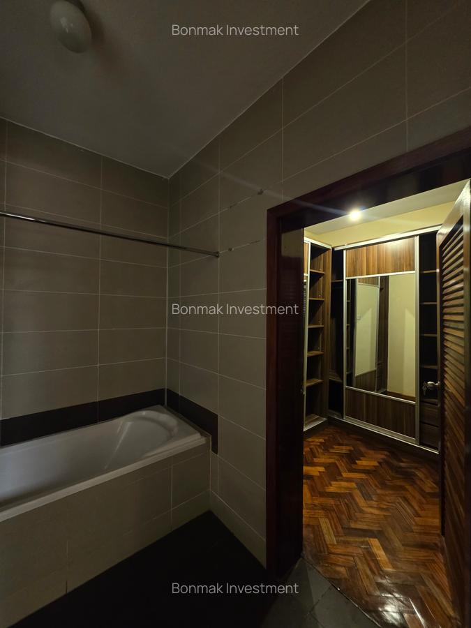 5 Bed Townhouse with En Suite at Lavington Green - 16