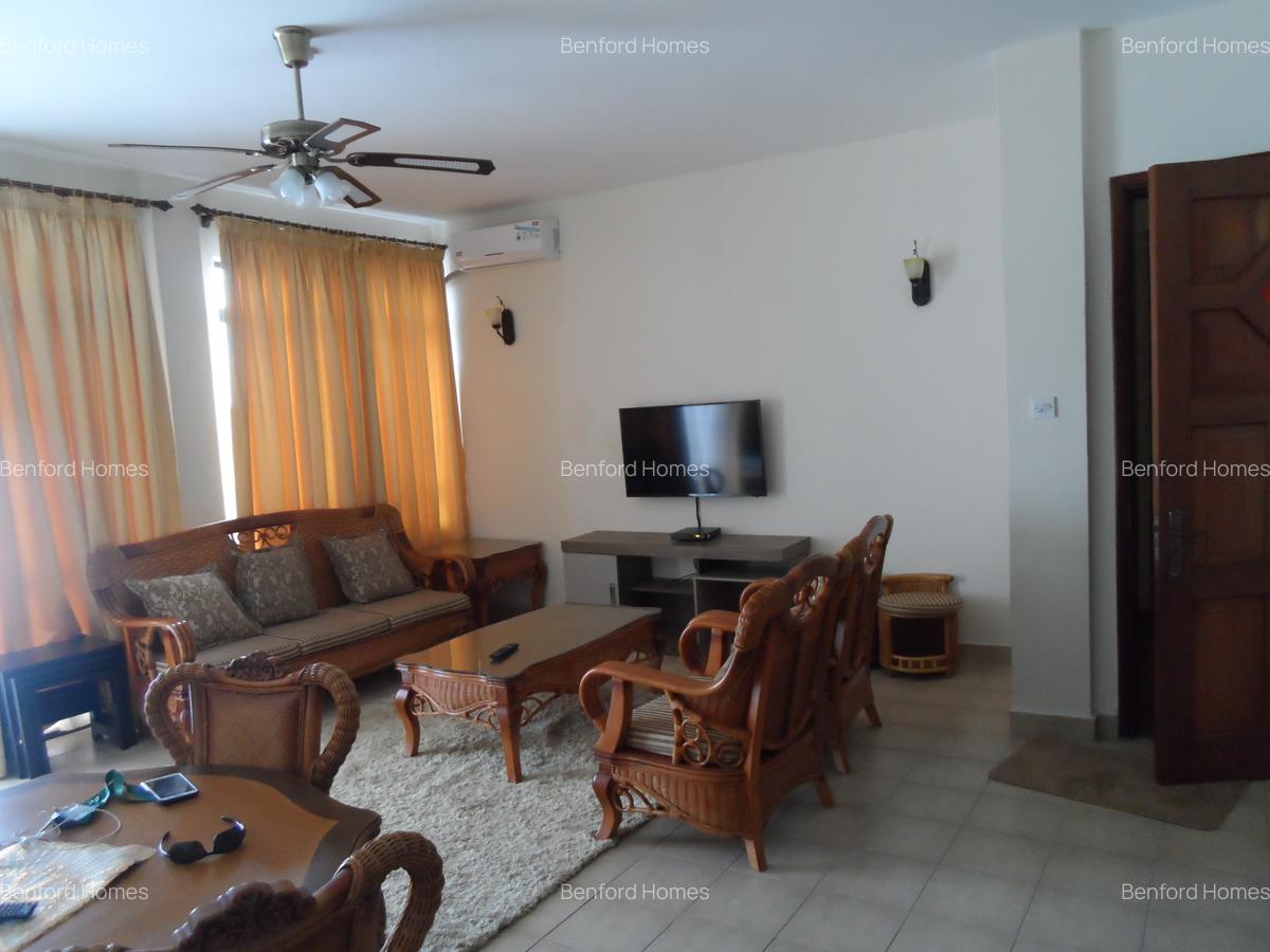 Serviced 3 Bed Apartment with En Suite at Links - 17