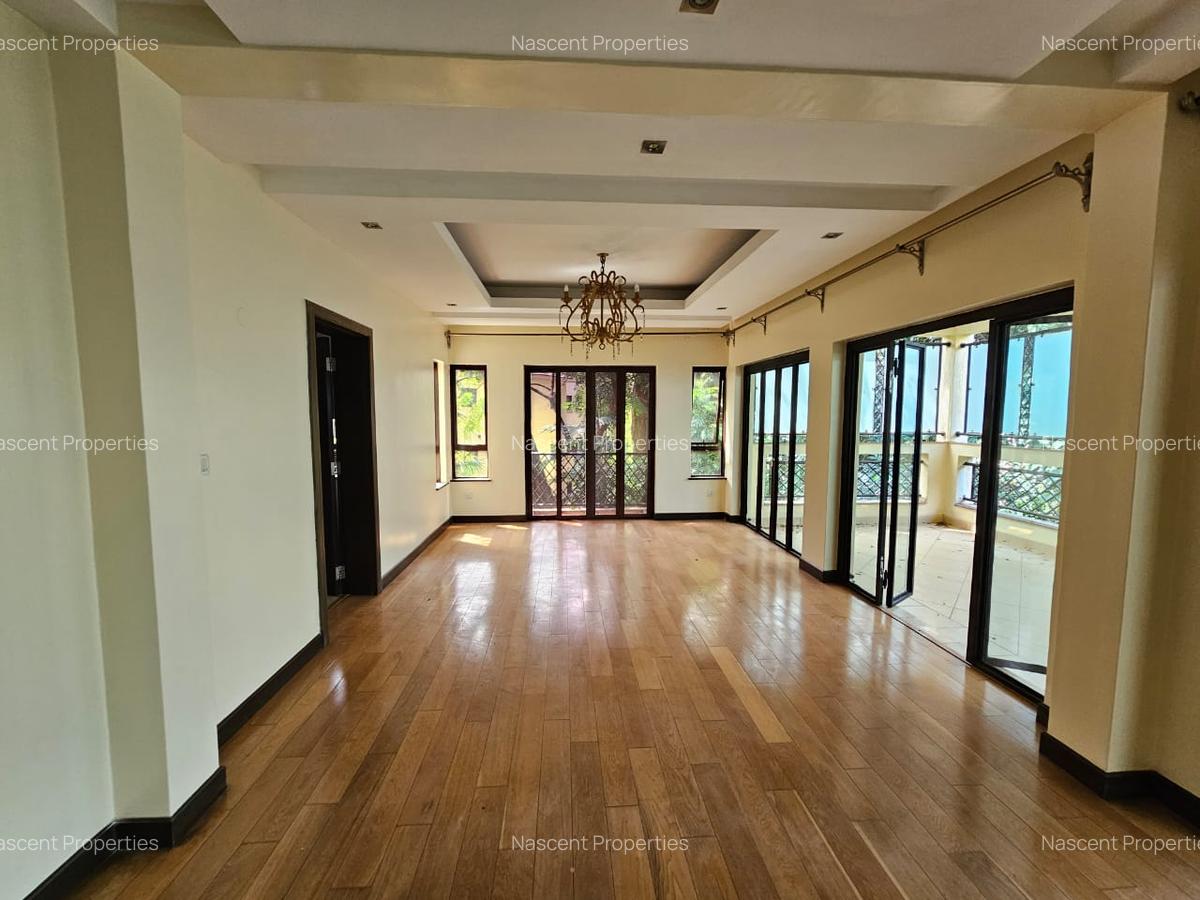 3 Bed Apartment with En Suite in Riverside - 2