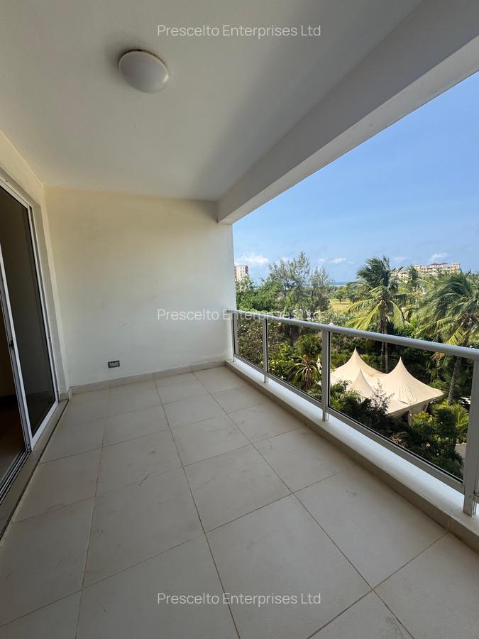 2 Bed Apartment with En Suite at Off Links Road - 12