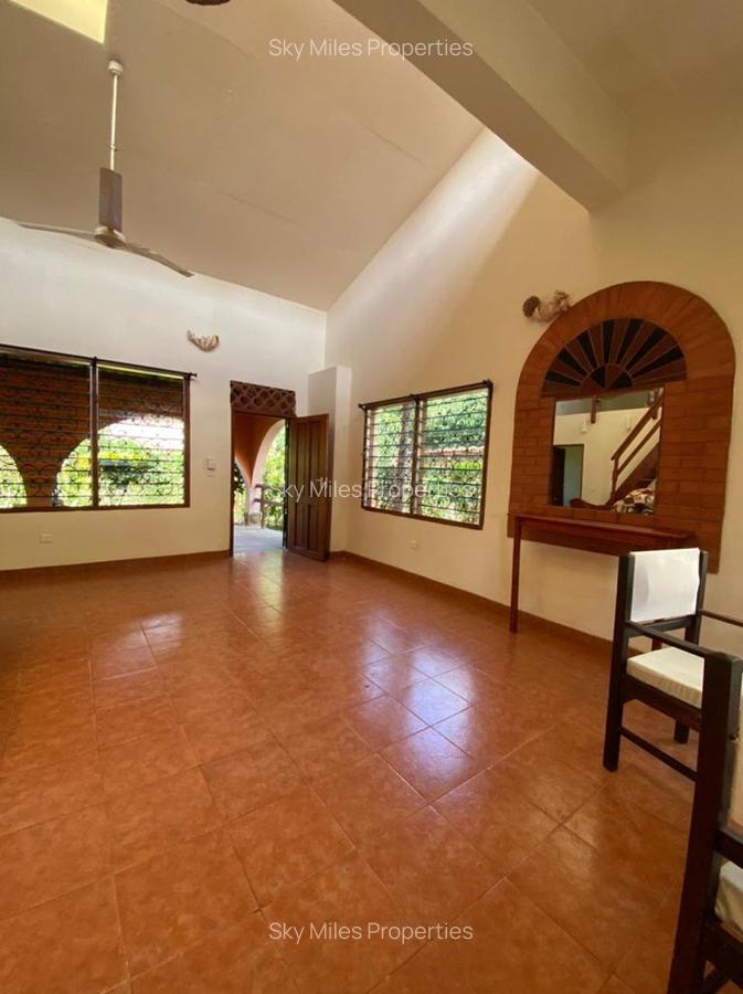 6 Bed Villa with En Suite at Posta Mtwapa - 6