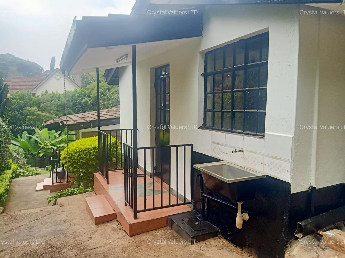 1 Bed House with Garden in Lavington - 1
