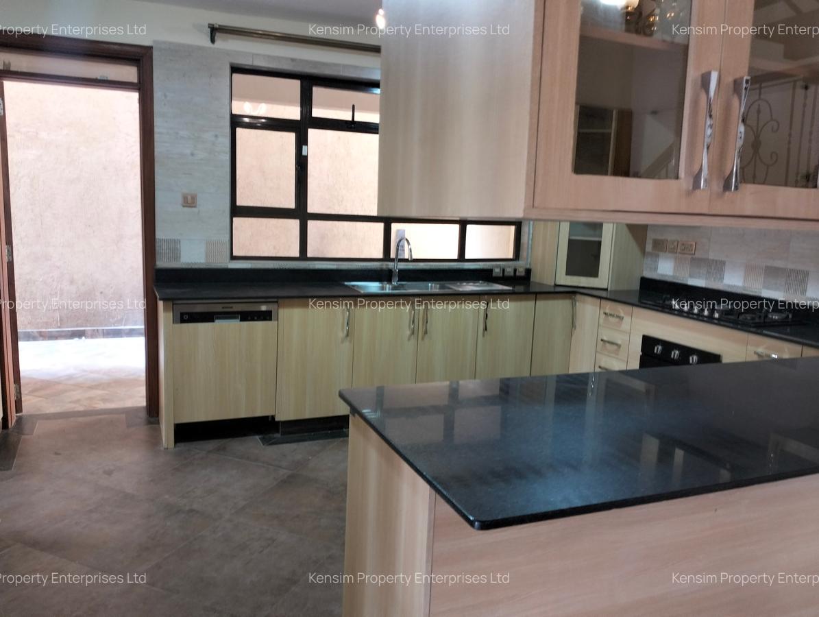 5 Bed Townhouse with En Suite in Lavington - 13