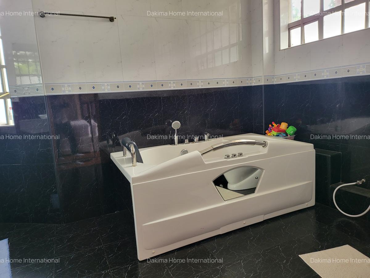 6 Bed House with En Suite in Nyari - 10