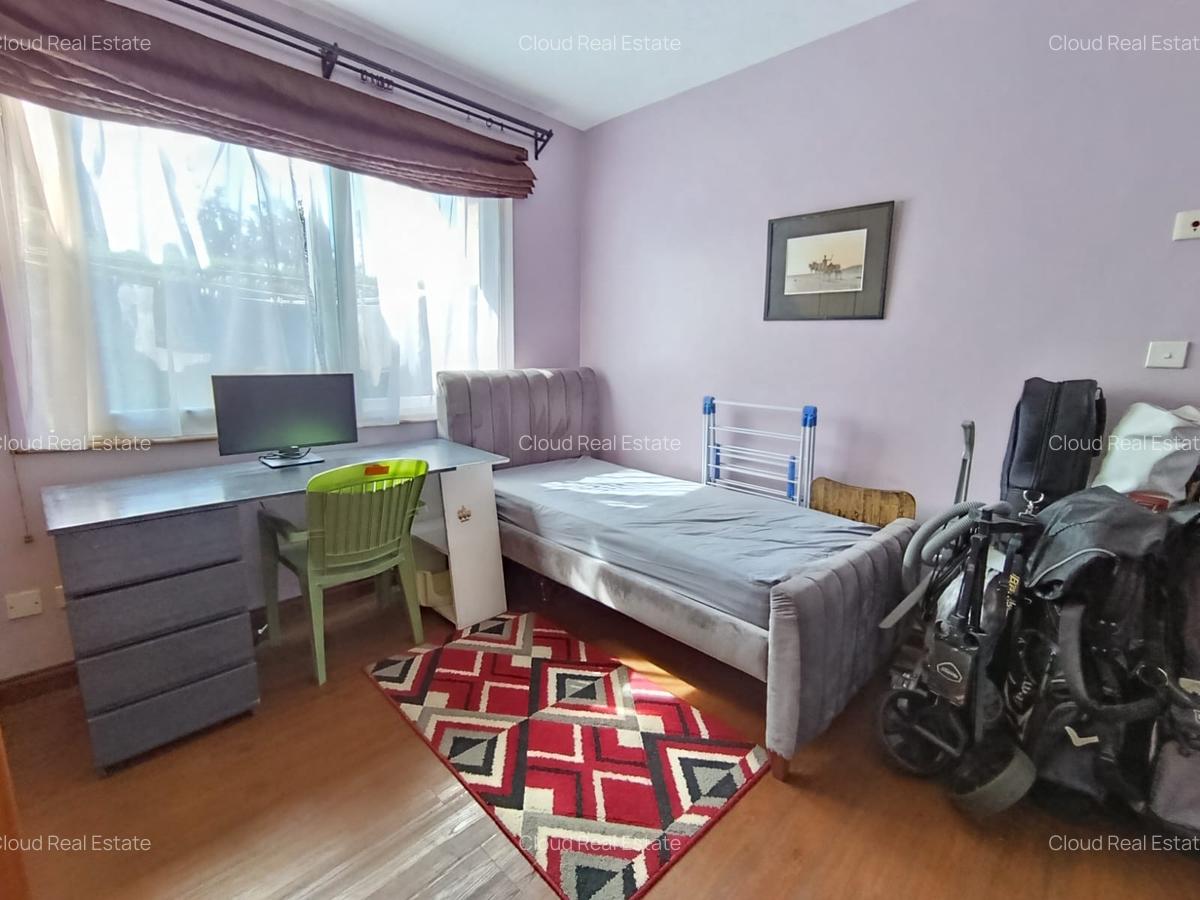 4 Bed House with En Suite in Lavington - 6