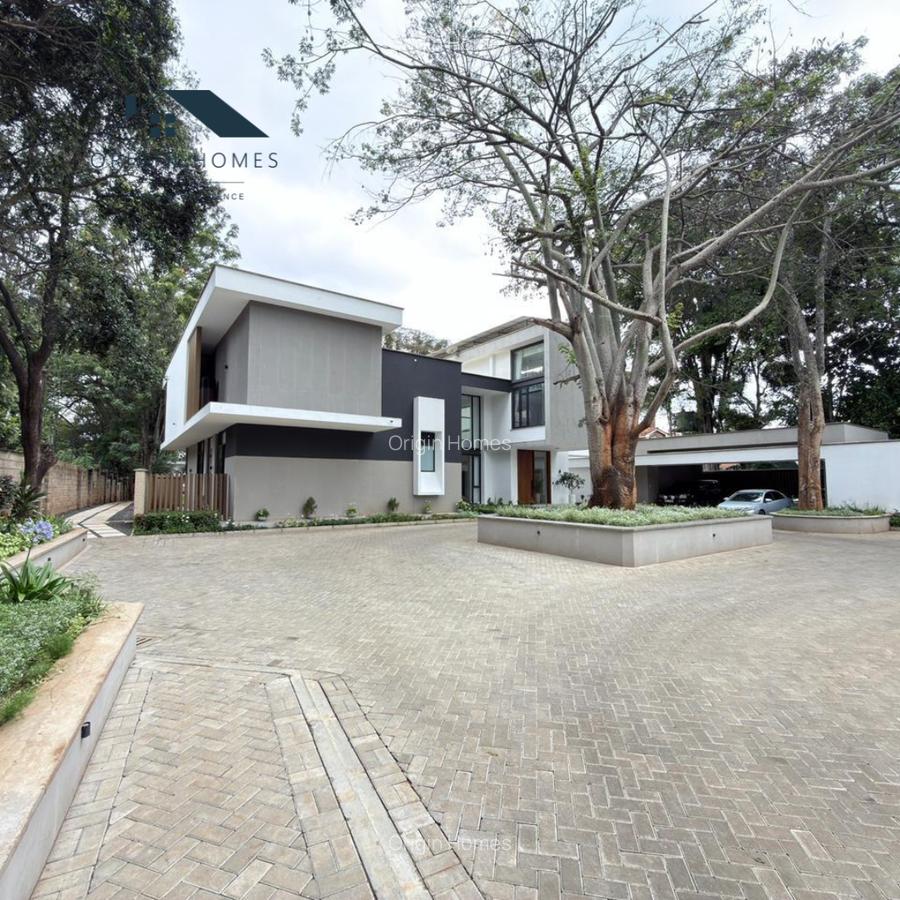 6 Bed Villa with En Suite at Lavington - 2