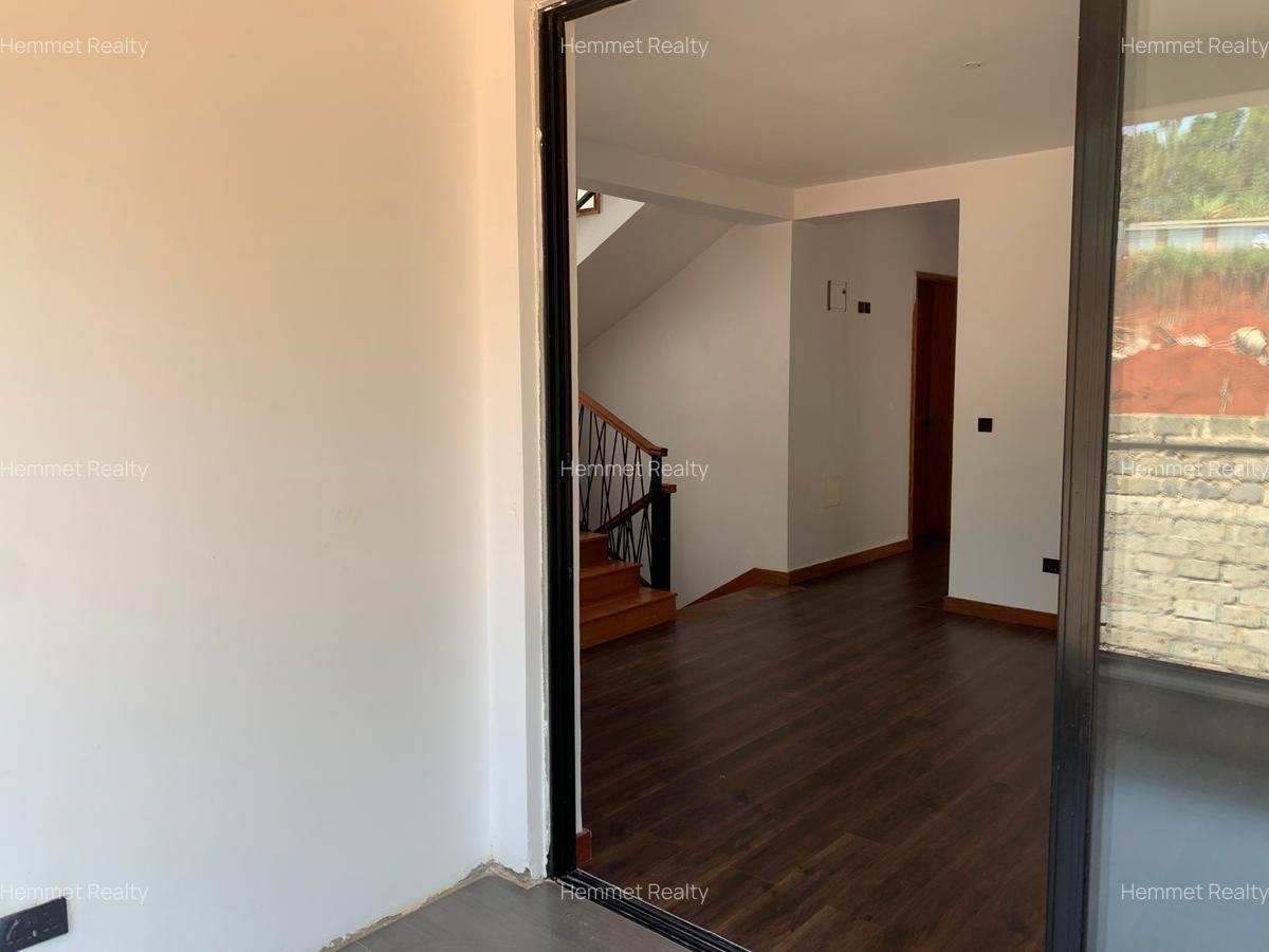 5 Bed Townhouse with En Suite in Kitisuru - 12