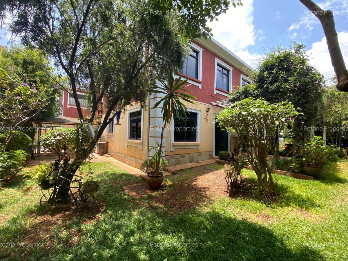 5 Bed Townhouse with En Suite in Lavington - 1