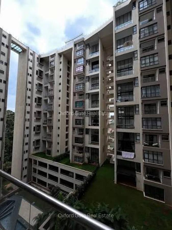 4 Bed Apartment with En Suite at Riverside Gardens - 10