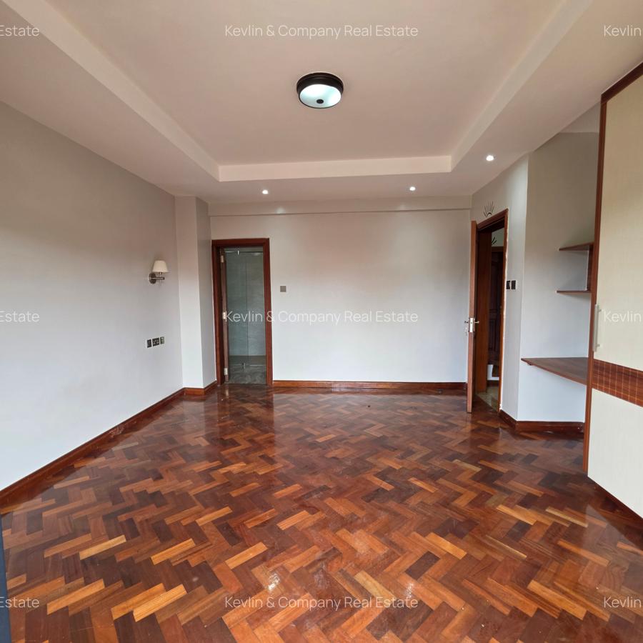 4 Bed Apartment with En Suite in Riverside - 9