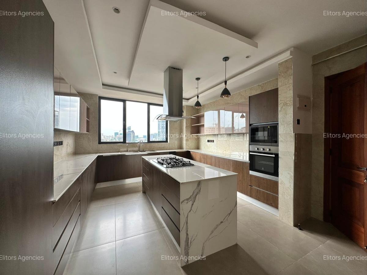 4 Bed Apartment with En Suite at Riverside Drive - 3