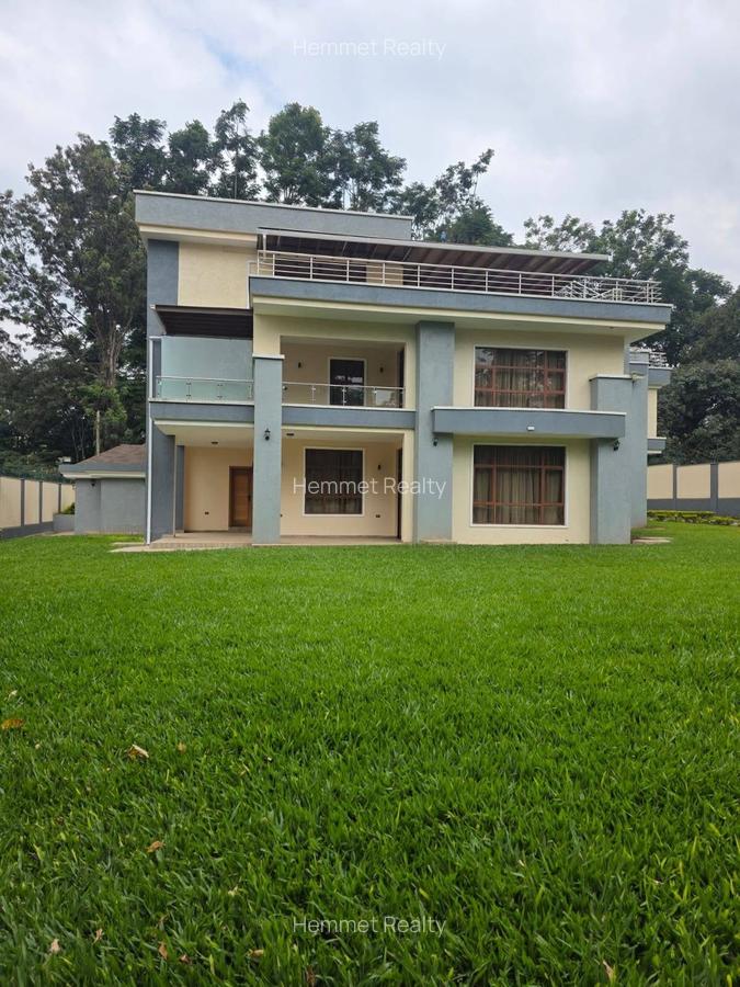 4 Bed House with En Suite in Rosslyn - 2